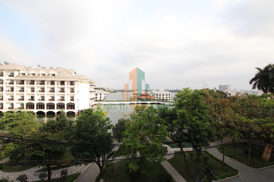 Căn hộ dịch vụ view Hồ Tây cho thuê full nội thất, căn hộ nhiều ánh sáng tự nhiên 3
