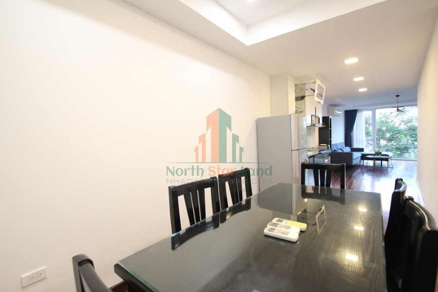 Căn hộ dịch vụ 02 PN view hồ Tây cho thuê tại làng Yên Phụ 3
