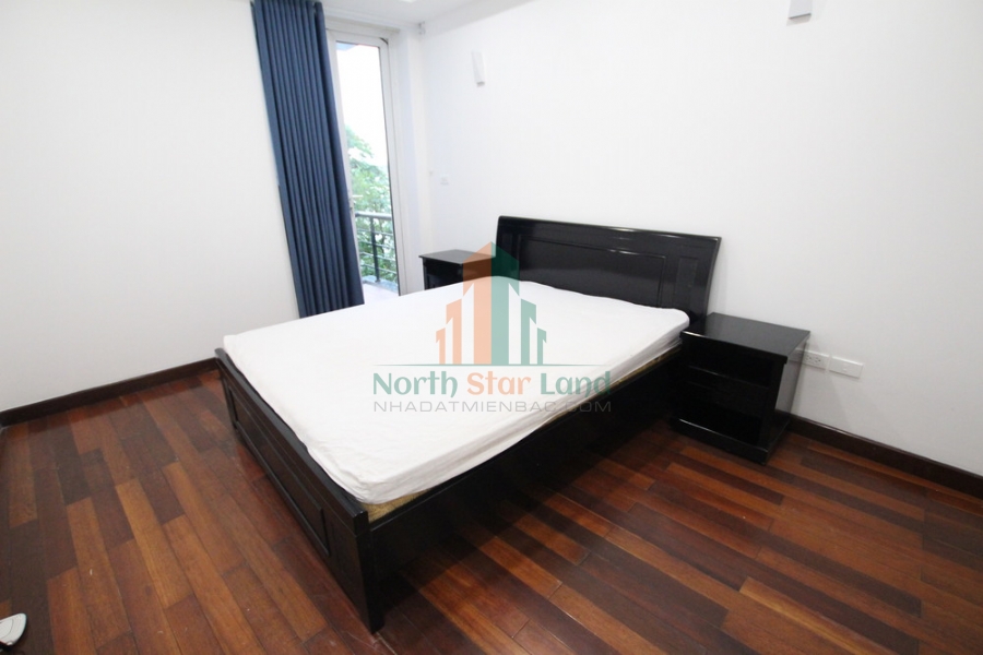 Căn hộ dịch vụ 02 PN view hồ Tây cho thuê tại làng Yên Phụ 4