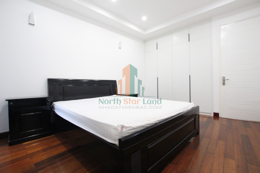 Căn hộ dịch vụ 02 PN view hồ Tây cho thuê tại làng Yên Phụ 5