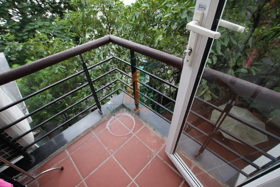 Căn hộ dịch vụ 02 PN view hồ Tây cho thuê tại làng Yên Phụ 6