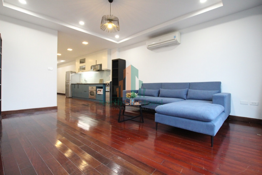 Căn hộ dịch vụ 02 PN view hồ Tây cho thuê tại làng Yên Phụ 13