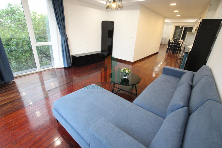 Căn hộ dịch vụ 02 PN view hồ Tây cho thuê tại làng Yên Phụ 14