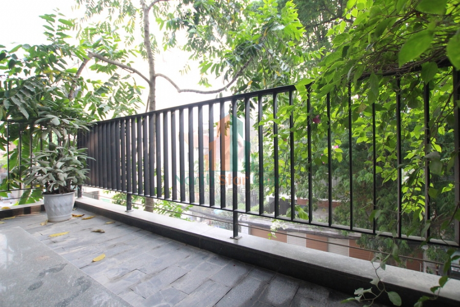 Cho thuê căn hộ 1 phòng ngủ hiện đại, có ban công trên đường Tô Ngọc Vân, Tây Hồ 7