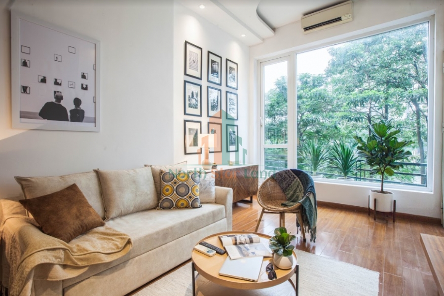 Cho Thuê căn hộ 2 Phòng ngủ lý tưởng tại khu vực Trúc Bạch, Ba Đình, View hồ tuyệt đẹp nhìn từ ban công. 2