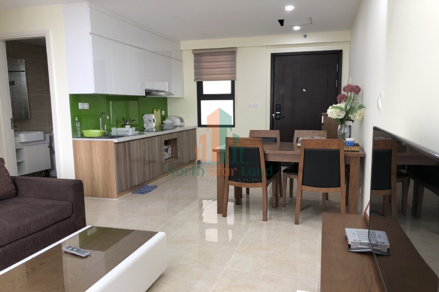 Ấn tượng với căn hộ hạng sang Vinhomes D’Capitale, 2 phòng ngủ, có ban công, view khu dân cư, full đồ, khu vực quận Cầu Giấy. 2