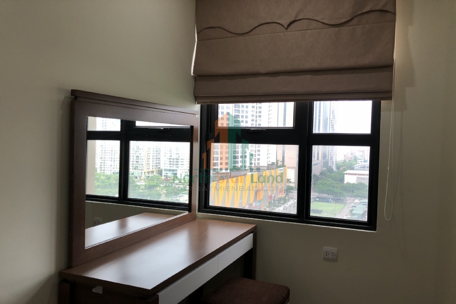Ấn tượng với căn hộ hạng sang Vinhomes D’Capitale, 2 phòng ngủ, có ban công, view khu dân cư, full đồ, khu vực quận Cầu Giấy. 3