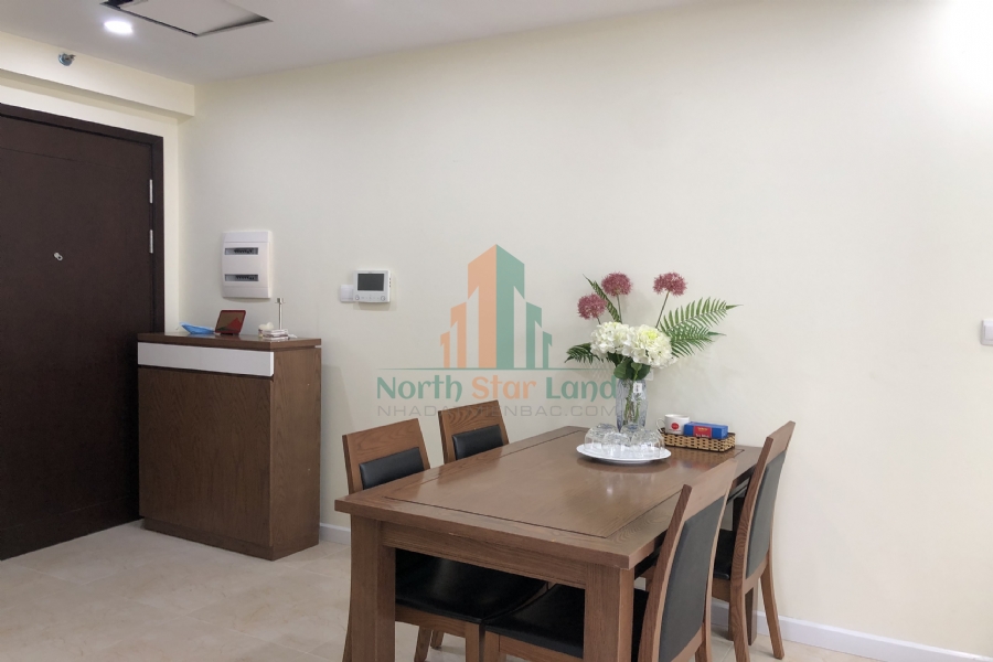 Ấn tượng với căn hộ hạng sang Vinhomes D’Capitale, 2 phòng ngủ, có ban công, view khu dân cư, full đồ, khu vực quận Cầu Giấy. 5