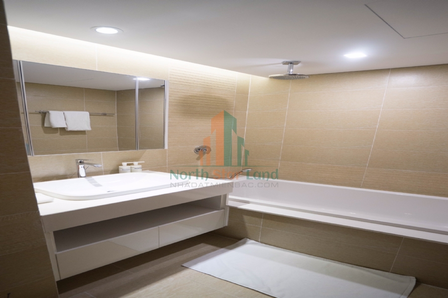 Cho thuê căn hộ cao cấp Vinhomes Metropolis, 2 phòng ngủ, view hồ và thành phố, tại quận Ba Đình. 9