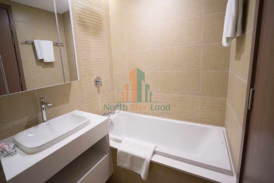 Cho thuê căn hộ cao cấp Vinhomes Metropolis, 2 phòng ngủ, view hồ và thành phố, tại quận Ba Đình. 16