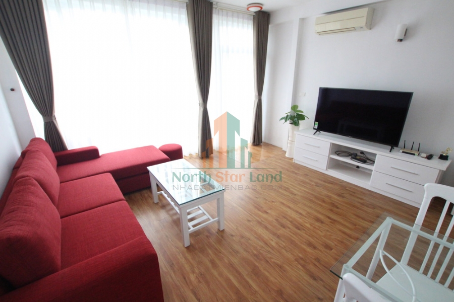 Cho thuê căn hộ dịch vụ phố Từ Hoa, view hồ Tây, có ban công 14