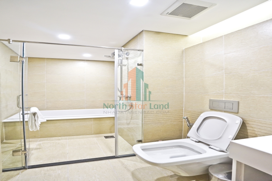 Căn hộ cao cấp Vinhomes Metropolis, 4 phòng ngủ, tầng cao, có ban công, full nội thất cho thuê khu vực quận Ba Đình. 1