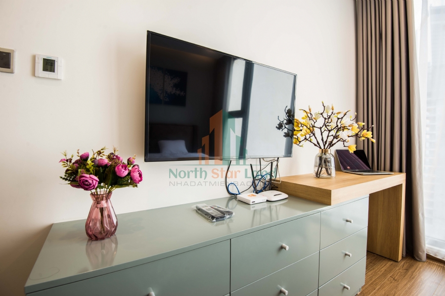 Căn hộ cao cấp Vinhomes Metropolis, 4 phòng ngủ, tầng cao, có ban công, full nội thất cho thuê khu vực quận Ba Đình. 2