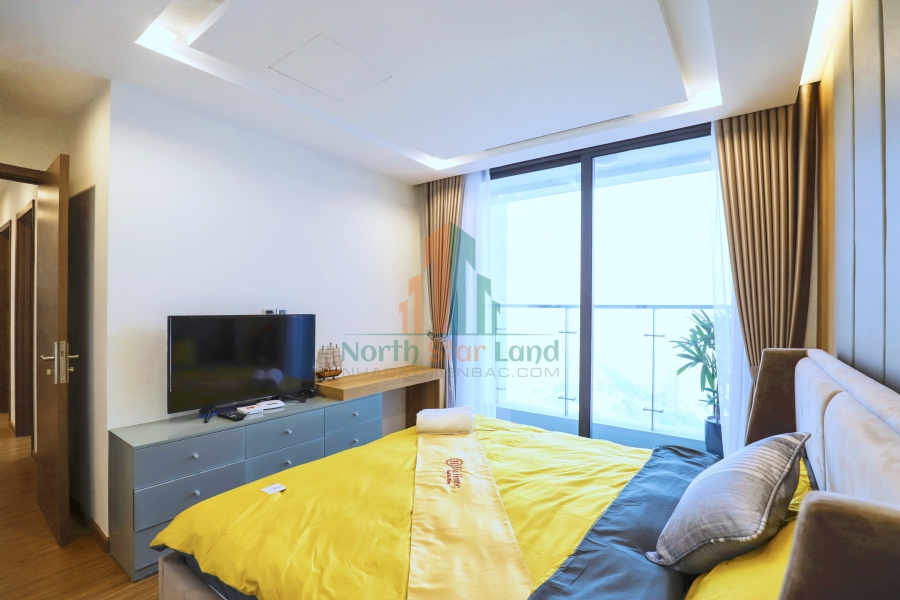 Căn hộ cao cấp Vinhomes Metropolis, 4 phòng ngủ, tầng cao, có ban công, full nội thất cho thuê khu vực quận Ba Đình. 1
