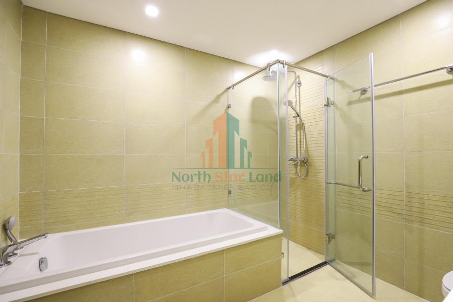 Căn hộ cao cấp Vinhomes Metropolis, 4 phòng ngủ, tầng cao, có ban công, full nội thất cho thuê khu vực quận Ba Đình. 3