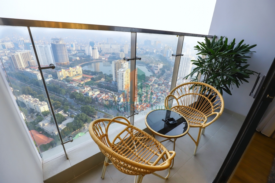 Căn hộ cao cấp Vinhomes Metropolis, 4 phòng ngủ, tầng cao, có ban công, full nội thất cho thuê khu vực quận Ba Đình. 2
