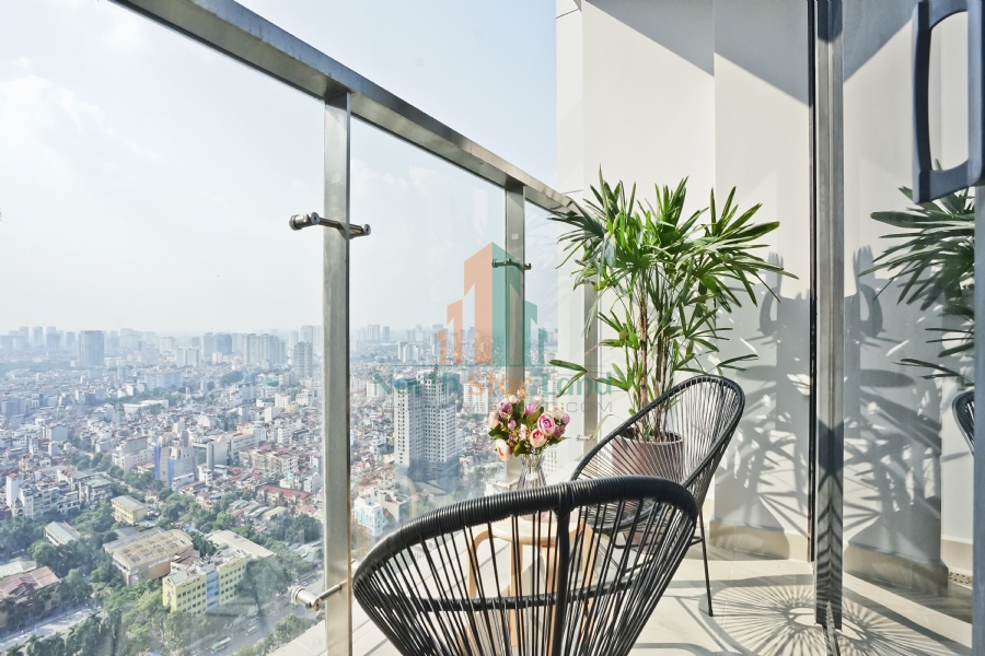 Căn hộ cao cấp Vinhomes Metropolis, 4 phòng ngủ, tầng cao, có ban công, full nội thất cho thuê khu vực quận Ba Đình. 2