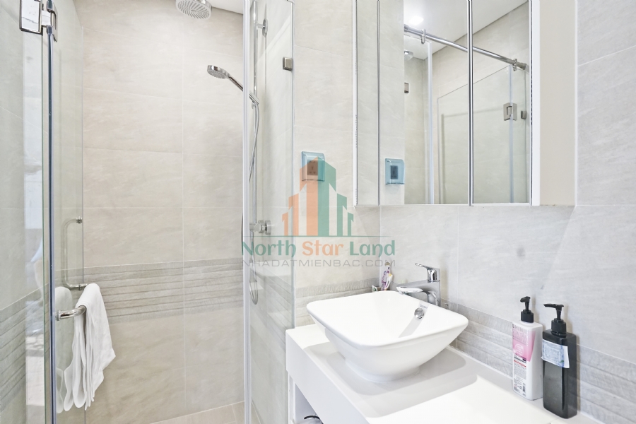 Căn hộ cao cấp Vinhomes Metropolis, 4 phòng ngủ, tầng cao, có ban công, full nội thất cho thuê khu vực quận Ba Đình. 1
