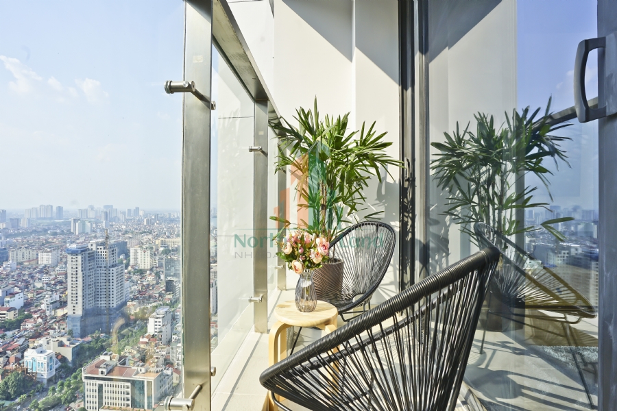 Căn hộ cao cấp Vinhomes Metropolis, 4 phòng ngủ, tầng cao, có ban công, full nội thất cho thuê khu vực quận Ba Đình. 3