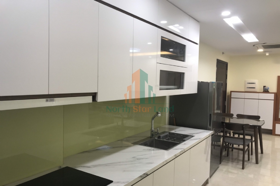 Cho thuê căn hộ sang xịn Vinhomes D’Capitale, 2 phòng ngủ, view thành phố, nội thất cao cấp, khu vực quận Cầu Giấy, dọn vào ở ngay 6