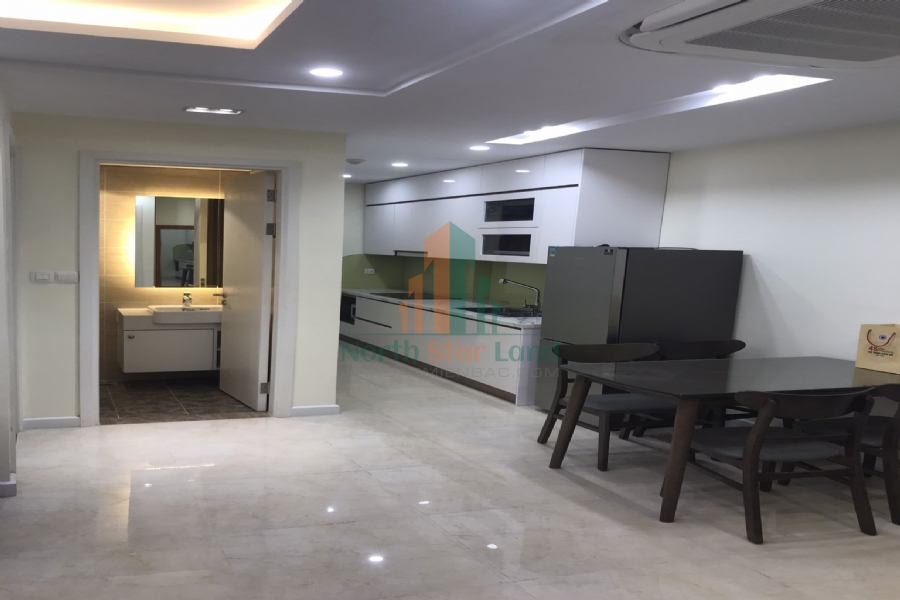 Cho thuê căn hộ sang xịn Vinhomes D’Capitale, 2 phòng ngủ, view thành phố, nội thất cao cấp, khu vực quận Cầu Giấy, dọn vào ở ngay 10