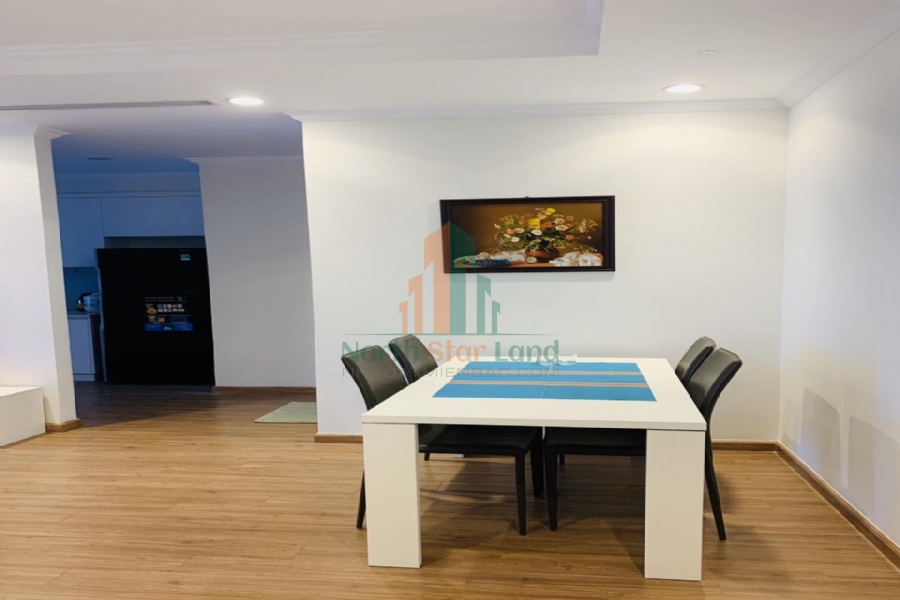 Chính chủ cho thuê căn hộ hạng sang Vinhomes Times City, 2 phòng ngủ, có ban công, nội thất đầy đủ khu vực quận Hai Bà Trưng 9