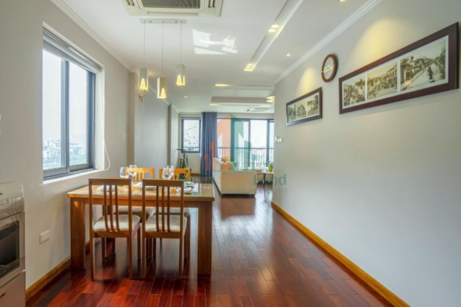 Thỏa thích ngắm Hồ Tây từ ban công căn hộ dịch vụ cho thuê Làng Yên Phụ 7