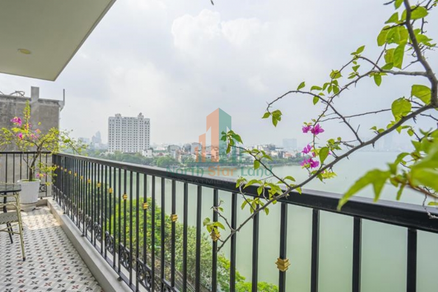 Thỏa thích ngắm Hồ Tây từ ban công căn hộ dịch vụ cho thuê Làng Yên Phụ 11