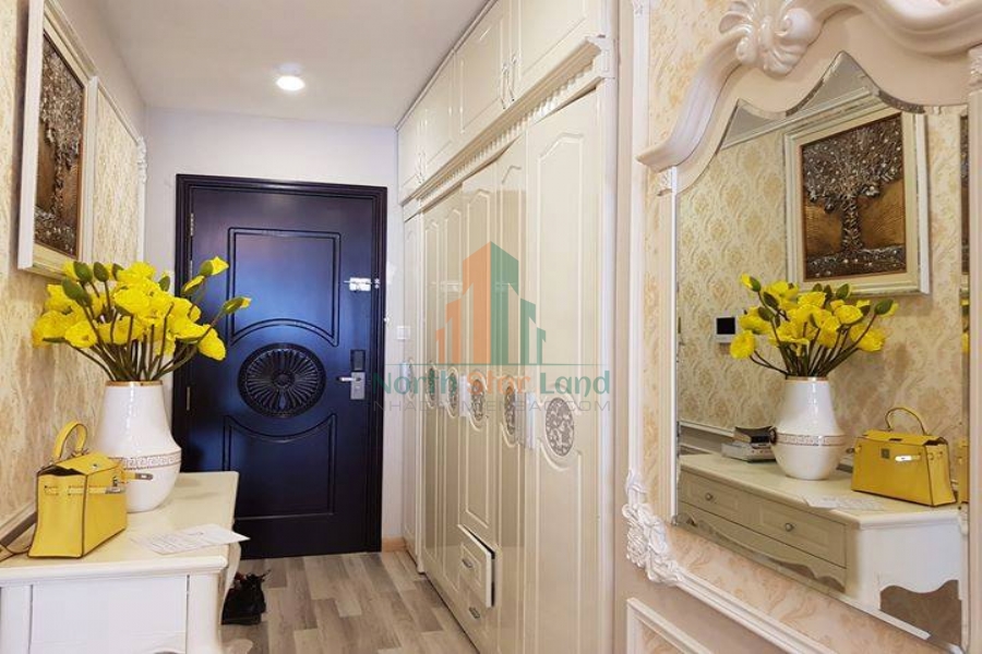 Bất ngờ với phong cách tân cổ điển sang trọng lịch lãm của căn hộ cho thuê tại Vinhomes Metropolis. 2